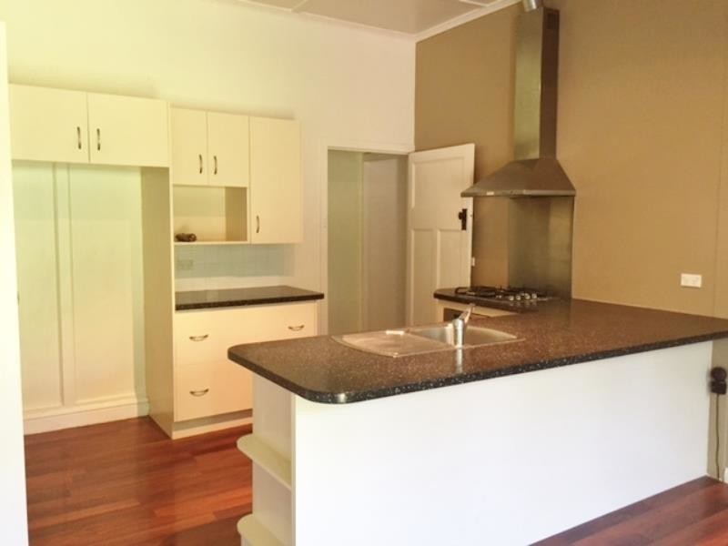 18 James Street, The Range QLD 4700